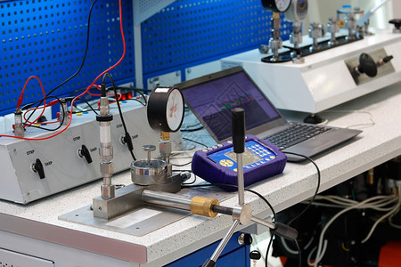 电专业知识配备各种仪器和系统的测控技术实验室乐器图片