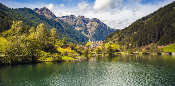 阿尔卑斯山在Muhlwald水库的MhlwaldTrentino南蒂罗尔意大利旅游观光图片