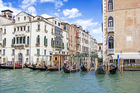 威尼斯美丽的建筑物贡多拉斯桥梁和运河的景象欧洲旅游吸引力图片