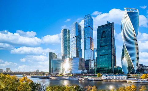 旅行天际线游莫斯科市区和河市现代建筑天线和摩大楼莫斯科国际商业中心日光蓝色天空背景与莫斯科河的摩克瓦以及莫斯科市现代化建筑高楼和图片