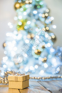 孩子圣诞树附近的礼物盒分辨率和高质量的精美照片圣诞树附近的礼物盒高质量和分辨率的精美照片概念假期学步的儿童图片
