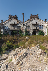 乌克兰敖德萨的老旧废弃工业厂Krayan日夏阳光明媚乌克兰旧废弃工业厂堕落垃圾摇滚砖图片