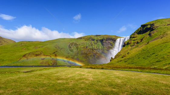 目的地草Skogafos的美丽瀑布彩虹冰岛著名的自然地标北极图片