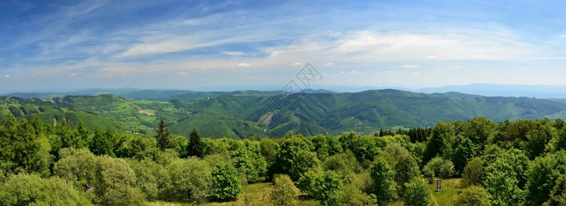 耶塞尼基捷克白喀尔巴阡山脉欧洲夏季的山区美丽景色苏玛瓦观图片