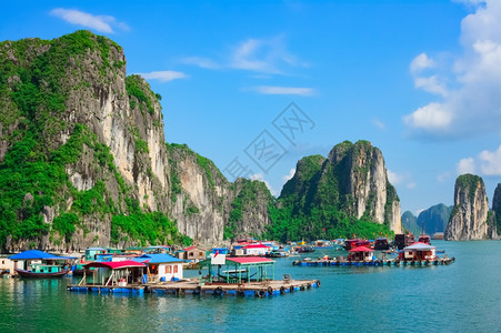 景观越南哈隆湾东亚岩礁岛附近漂浮的村旅行假期图片