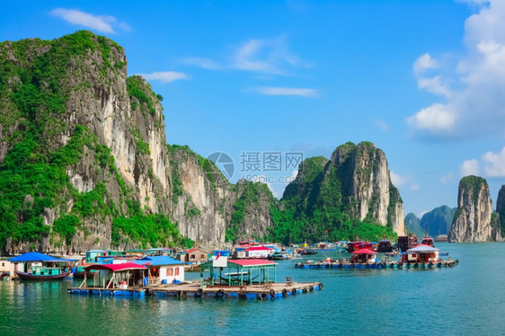 景观越南哈隆湾东亚岩礁岛附近漂浮的村旅行假期图片