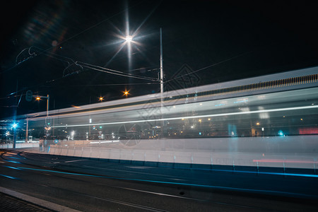 车站建筑学夜间欧洲资本的特雷姆光线足迹欧洲的图片