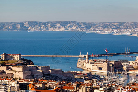马赛市及其港湾的空中观景法国旅游艇城市景观图片