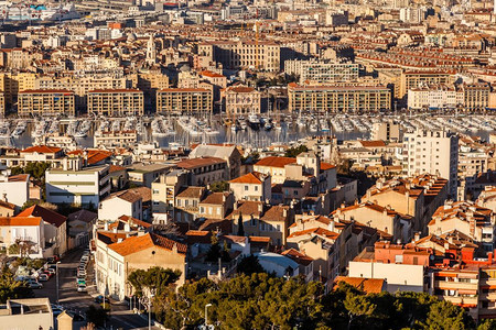 地标屋顶它的马赛市及其港湾的空中观景法国图片