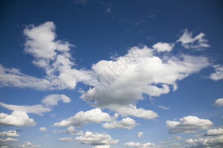 天空之光蓝和白云户外风图片