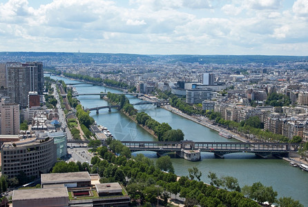 目的地城市文化法国巴黎的塞纳河从埃菲尔铁塔上夺取图片