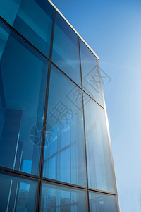 市中心场景蓝色的Skyscraper商行办公室蓝色天空的窗口图片