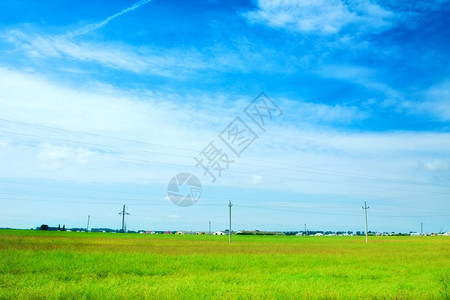 草地和完美的天空白俄罗斯堂景观白色的图片