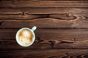 咖啡因空的木背景顶视图上的咖啡杯香气图片
