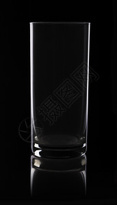 咖啡黑底色低基摄影玻璃杯没有装饰品的玻璃杯在演播室低钥匙下照亮片供产品使用新的目图片