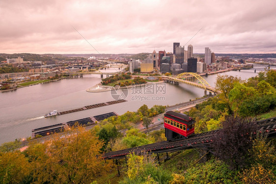 运输旅行从美国宾夕法尼亚州匹兹堡市中心DuquesneIncline顶端的匹兹堡市中心景象华盛顿山目的地图片