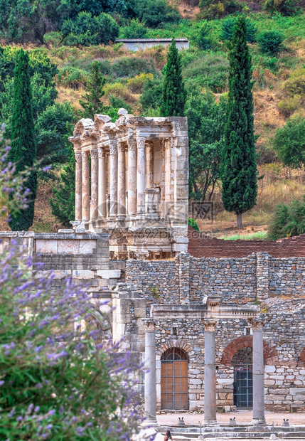 结石土耳其古老的埃菲苏斯Ephesus城市的废墟内置古董图片