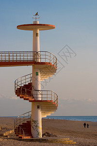 海边的信号塔背景图片
