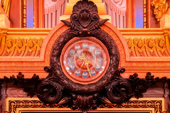 的法巴黎2019年月4日巴黎歌剧院卡尼尔大门厅的时钟法国巴黎日家歌剧院卡尼尔大门厅的时钟纪念碑建筑学图片