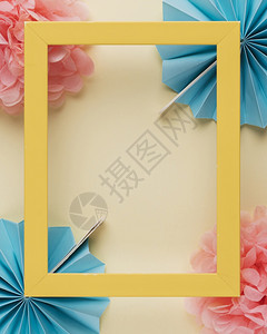 美丽的浪漫蓝色黄纸花蜜蜂背景高清晰度黄色光照木相片纸面壁画彩色照片图片