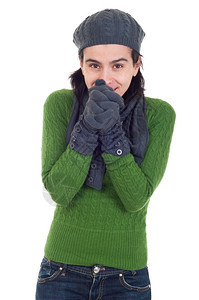 时尚带围巾手套和帽子的冷冻冬妇女肖像白背景孤立微笑皮肤图片