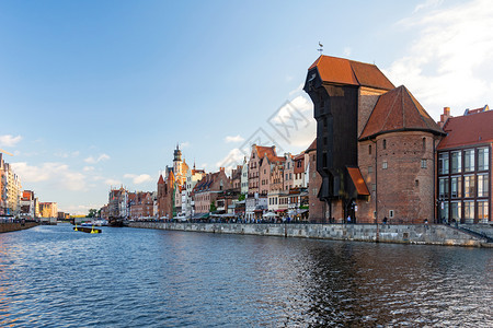 长廊地标波兰格丹斯克Gdansk2018年6月日莫特拉瓦河上的古老城市格丹斯克和著名的中世纪港口起重机海图片