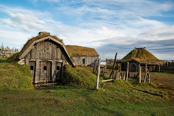草天空冰岛维斯特拉霍恩山下的斯托克内维京村冰岛托克内维京村乡图片