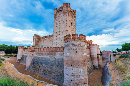 莫塔城堡西班牙巴利亚多德卡斯蒂亚莱昂麦地那德尔坎波著名的古城堡老砖观光图片
