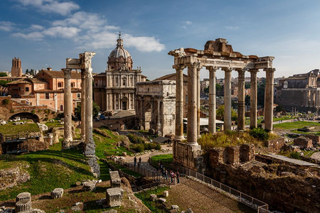 历史罗马论坛ForoRomano和意大利罗马SeverusArch和土星寺的Ruins老景观图片