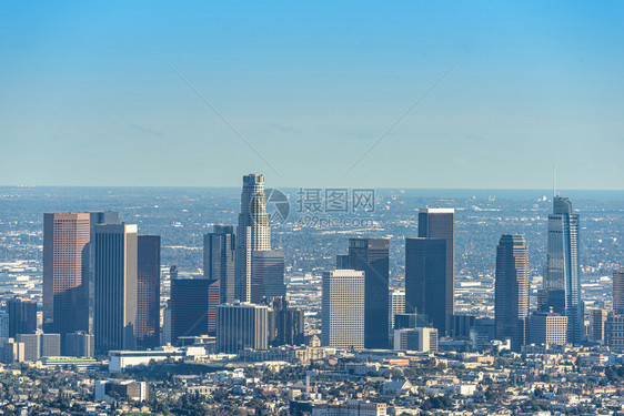 路树木洛杉磯市中心在阳光明媚的白天摩大楼际线目的地图片