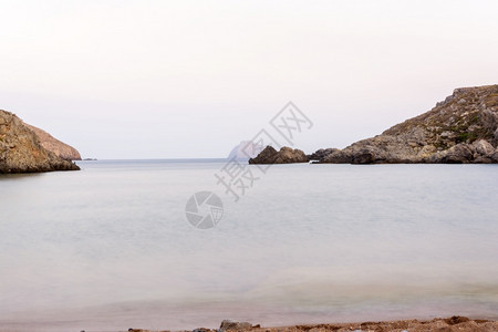 基西拉日落时著名的岩石海滩梅利多尼基西拉岛地中海希腊欧洲的迷人海景惊天空游客图片