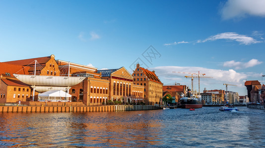 建造反射海洋波兰格丹斯克Gdansk2018年6月日莫特拉瓦河上的古老格丹斯克市全景图片