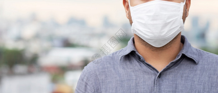 戴口罩预防新冠病毒的男人背景图片