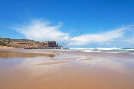 从葡萄牙阿尔加夫的卡拉帕泰海滩浏览维森蒂娜阿玛多夏天图片