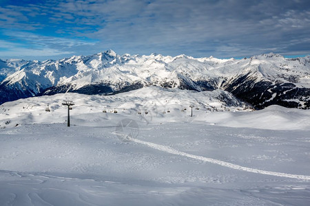 冬季雪山风光图片