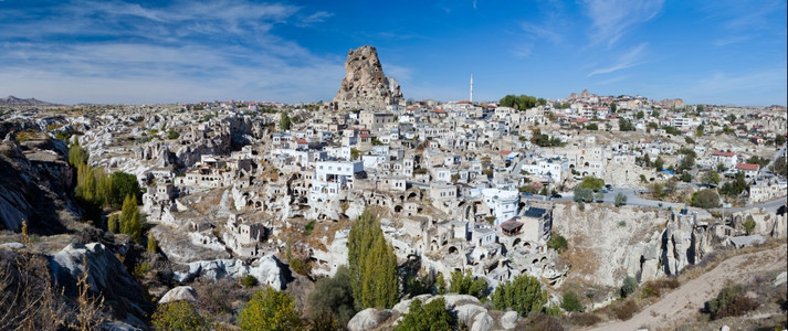 风景老的石灰土耳其卡帕多西亚Ortahisar城堡全景图片