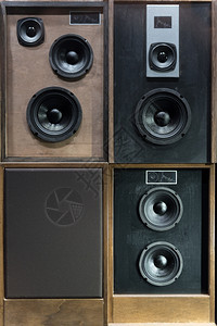 系统木制的旧风格Wooden电子音乐演讲者相互邻电子产品图片