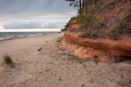 橙国民照片16052拉脱维亚波罗的海图贾市哈带有岩石和沙子图片