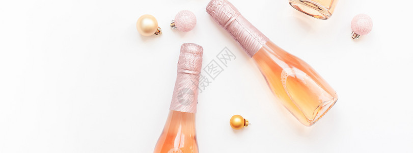 装饰球与粉色香槟图片