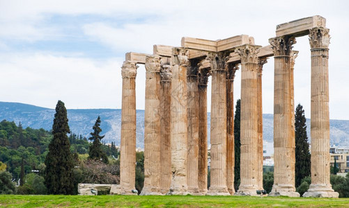 帕利卡拉斯经典的雅奥林匹安宙斯古老圣殿的废墟雅典奥林匹亚或宙斯列白色的图片