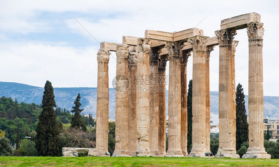 帕利卡拉斯经典的雅奥林匹安宙斯古老圣殿的废墟雅典奥林匹亚或宙斯列白色的图片