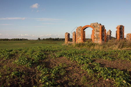 斯米尔泰内市拉脱维亚奥尔德砖石柱和公园旅行照片13092外部的破坏巨石阵图片