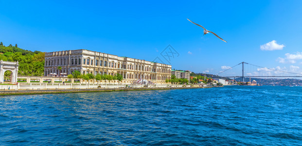 多尔马巴切外部的Bosphorus海岸的Dolmabahace宫伊斯坦布尔全景旅游图片