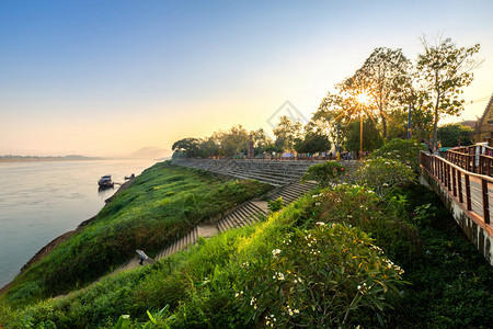 日落湄公河江边美丽的景色清晨在泰国洛艾省清汗日出时海假期图片