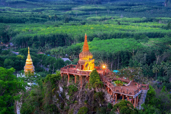 考古老的佛教泰国苏拉特萨尼KhaoNaNaiLuangDharma公园的视点图片