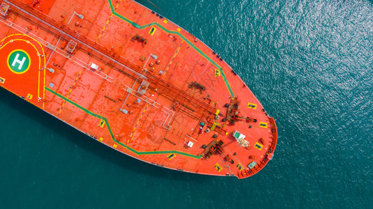 对油轮红的空中观察原油货物平台背景图片