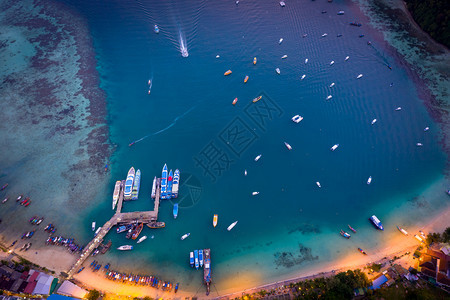 夜间泰国双海边天顶空中风景PhyPhiIslandKKraBiThai丰富多彩的蓝色旅游图片