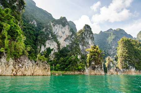 焦闲暇山泰国苏拉特萨尼省KhaoSok公园Tachapchaprapha大坝旅游岛和绿湖图片