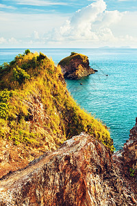 泻湖海浪泰国安达曼海岩石的空中观察图片