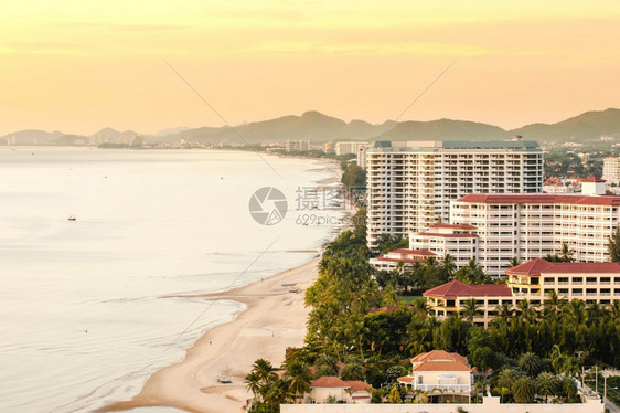 采取最佳高的夏季黄昏时华欣海滩和现代度假胜地泰国旅游景点最高的空中景象假期概念图片